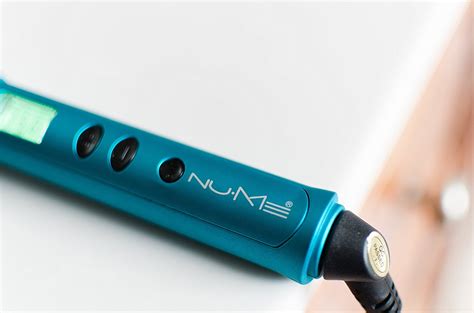 How to Curl Short Hair with the Nume Magic Curling Wand